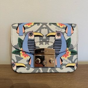 Women’s Furla printed leather shoulder bag, chain strap. Very good condition.